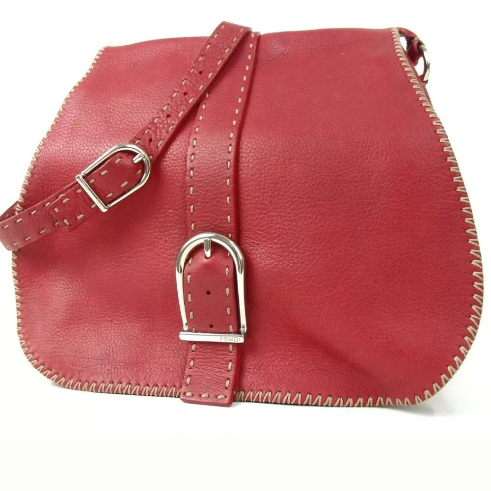 AUTHENTIC  FENDI N049-18-10985 SHOULDER BAG .